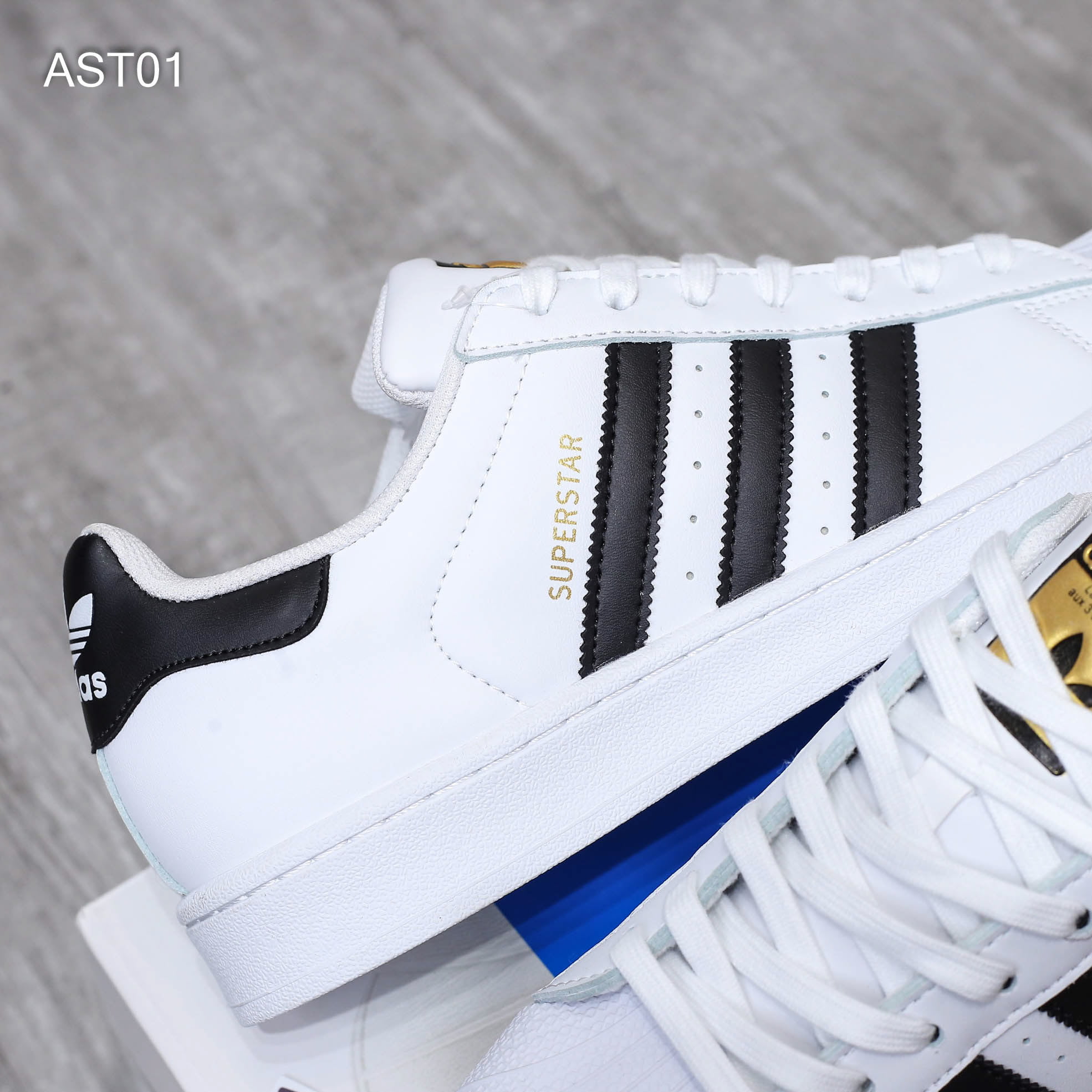Giày Adidas Superstar trắng sọc đen