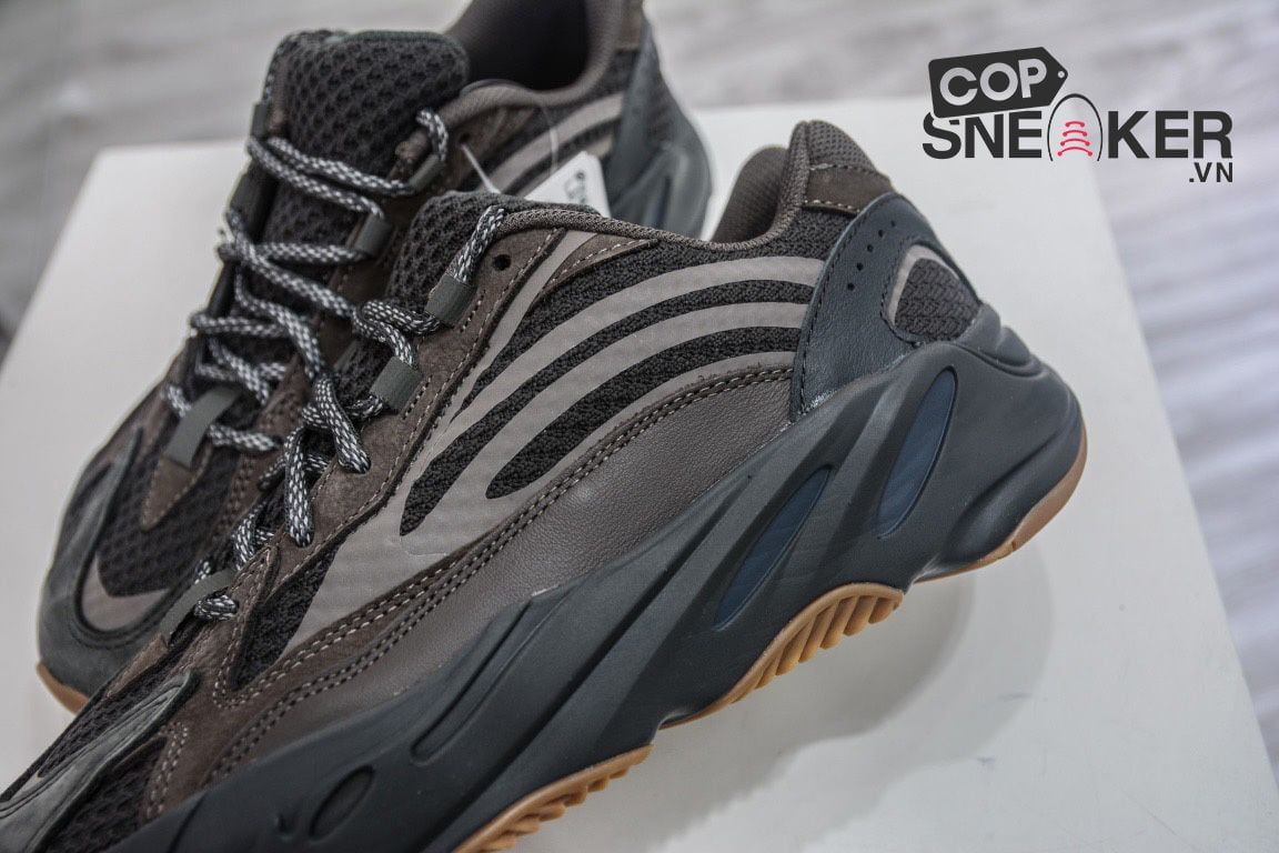 Giày Adidas Yeezy 700 V2 Geode Rep 1:1