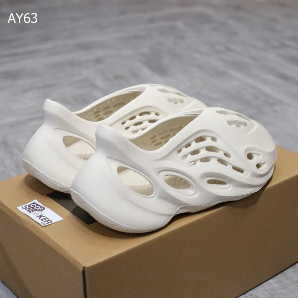 Giày Adidas Yeezy Foam Runner ‘Sand’