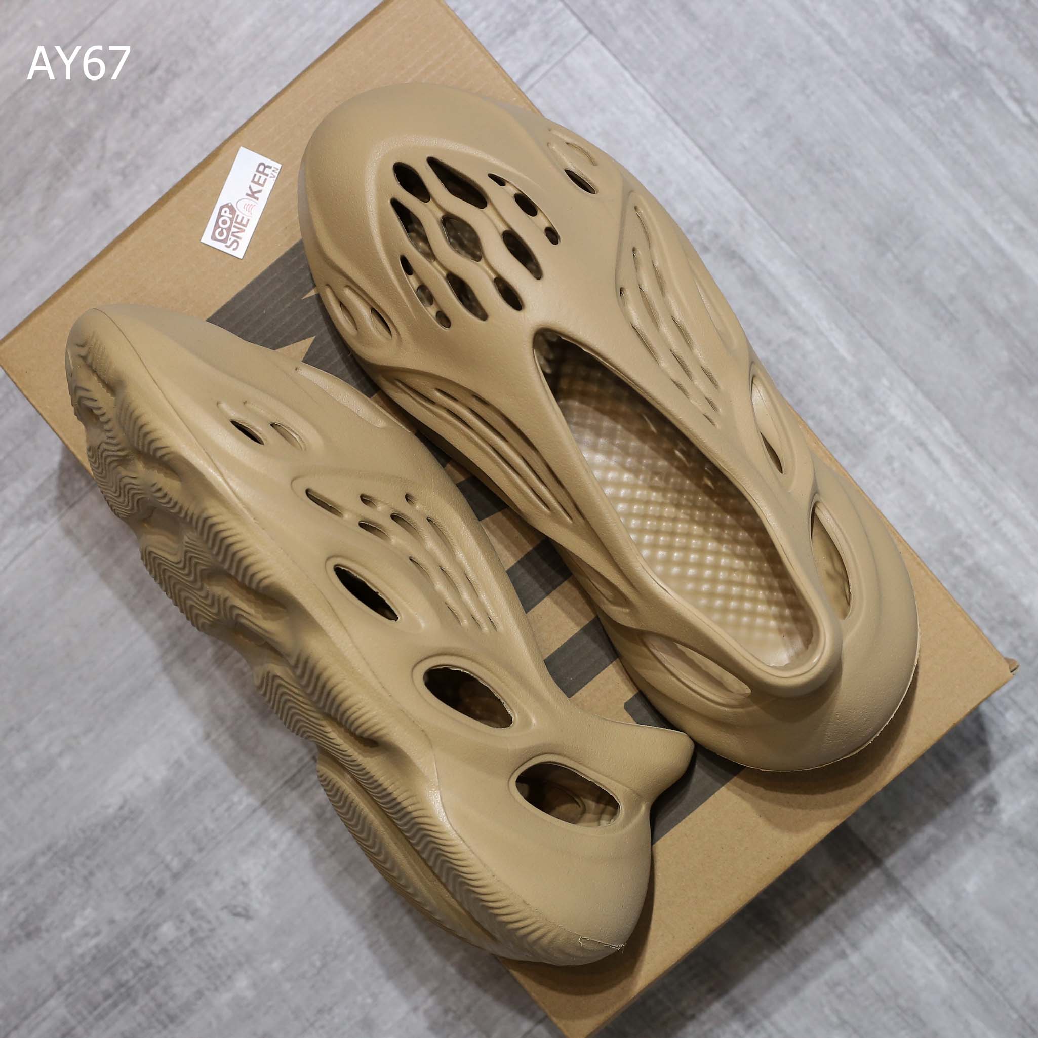 Giày Adidas Yeezy Foam Runner màu nâu ‘Ochre’ rep 1:1