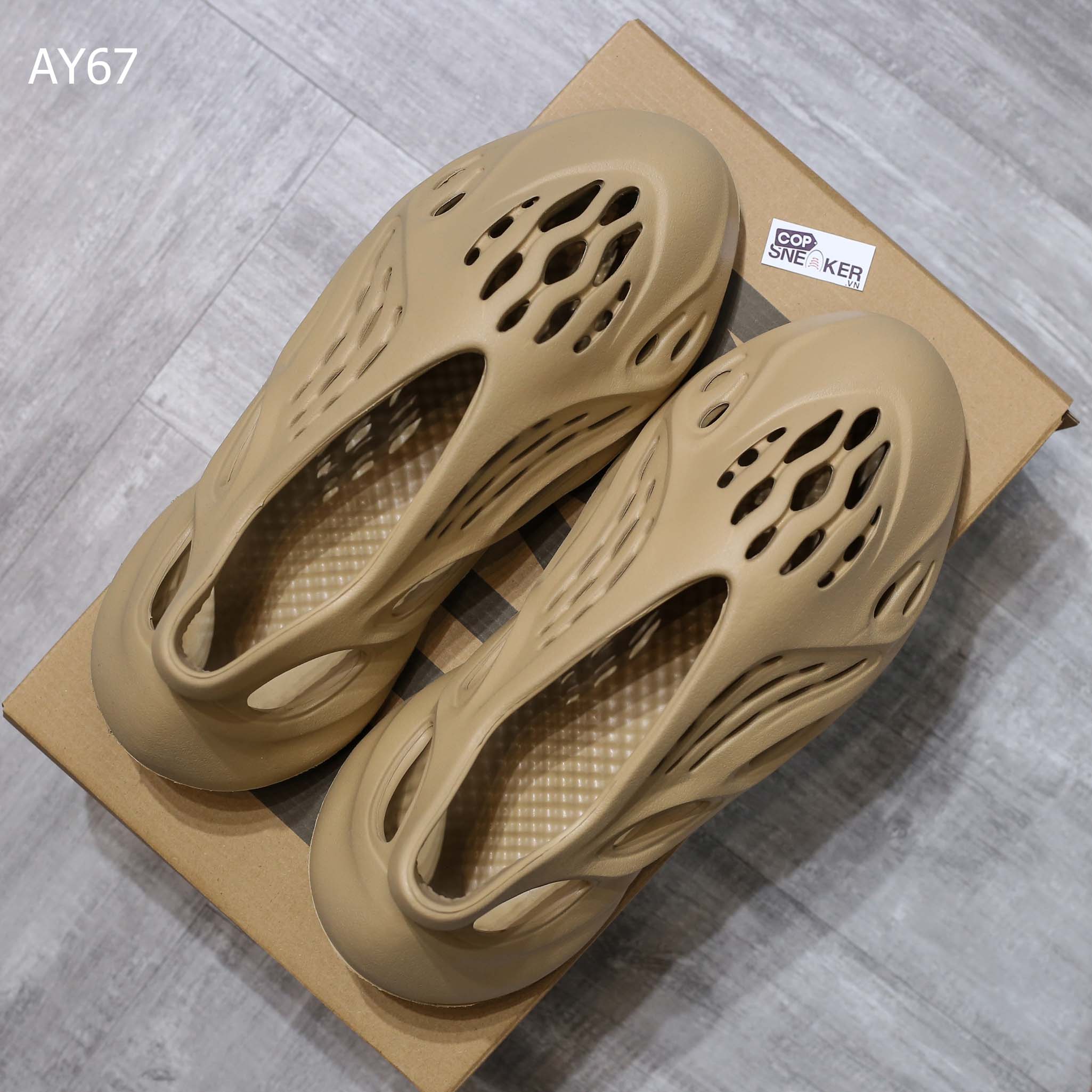 Giày Adidas Yeezy Foam Runner màu nâu ‘Ochre’ rep 1:1
