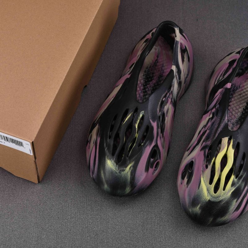 adidas Yeezy Foam RNNR ‘MX Carbon’