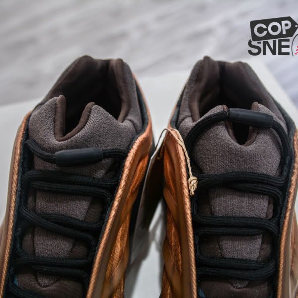Giày Adidas Yeezy 700 V3 'Copper Fade' Rep 1:1