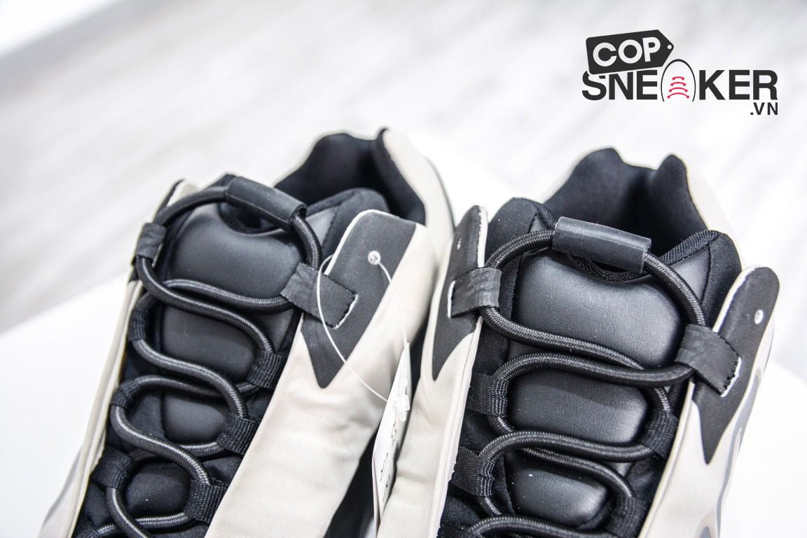 Giày Adidas Yeezy Boost 700 MNVN 'Metalic' Rep 1:1