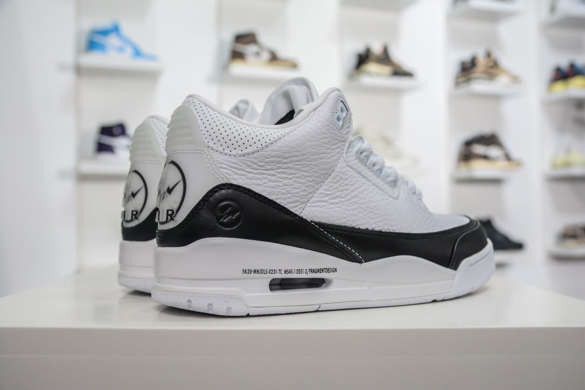 Giày Nike Air Jordan 3 đen trắng
