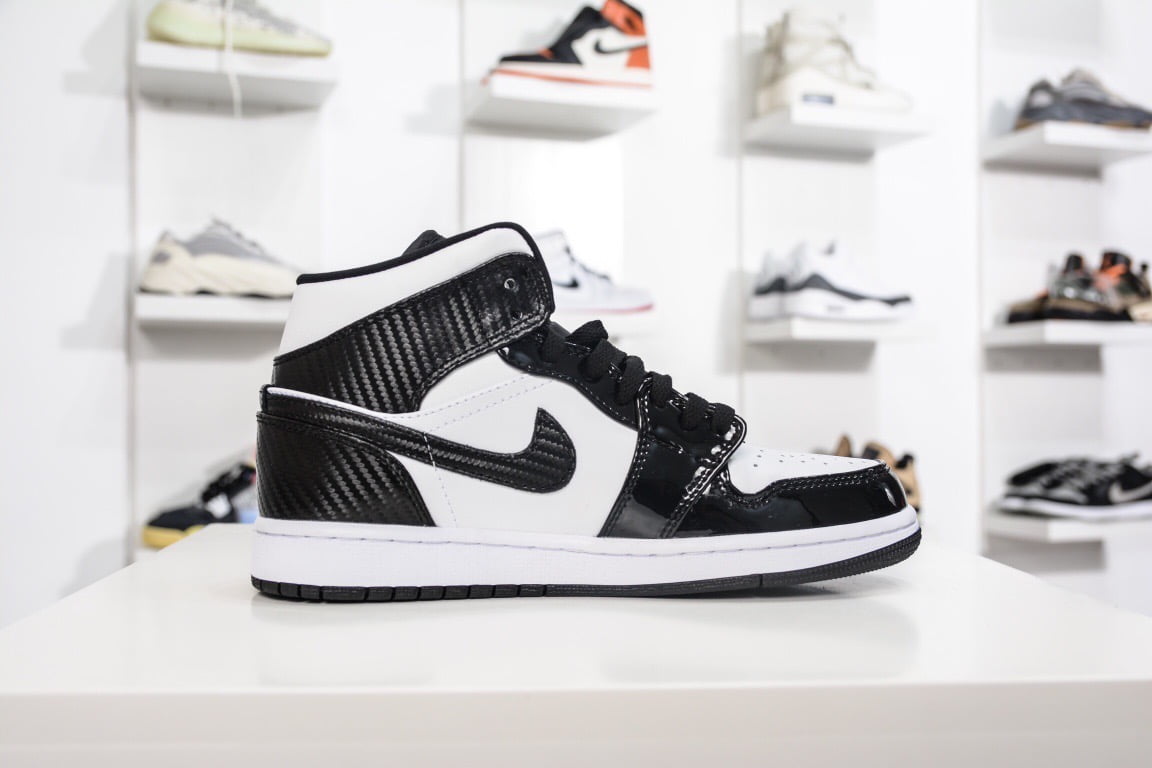 Giày Nike Air Jordan 1 Mid ‘Carbon Fiber’ Like Auth