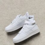 Top những đôi giày Sneaker Không Bao Giờ Lỗi Mốt