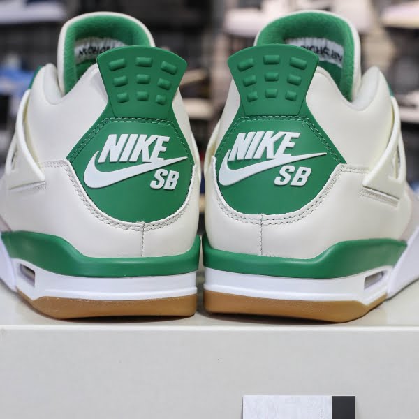 Nike Air Jordan 4 Retro ‘Pine Green’