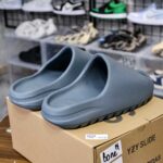 Dép Adidas Yeezy Slide ‘Slate Marine’ (vân nhám)