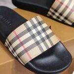 Dép Burberry Vintage Check Print Slides Archive Beige Like Auth