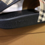 Dép Burberry Vintage Check Print Slides Archive Beige Like Auth