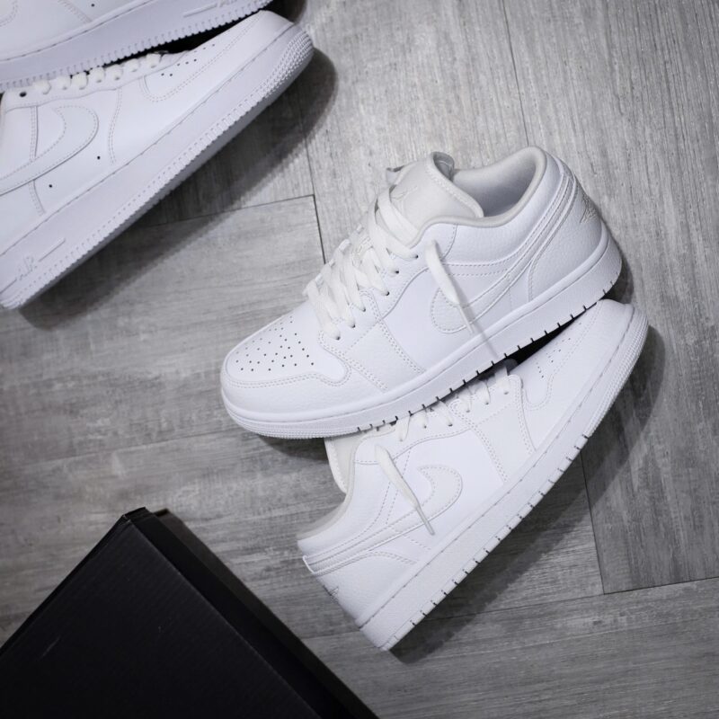 Giày Air Jordan 1 Low ‘Triple White’