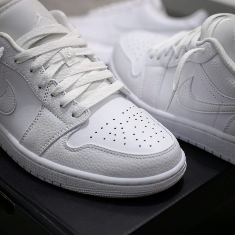 Giày Air Jordan 1 Low ‘Triple White’