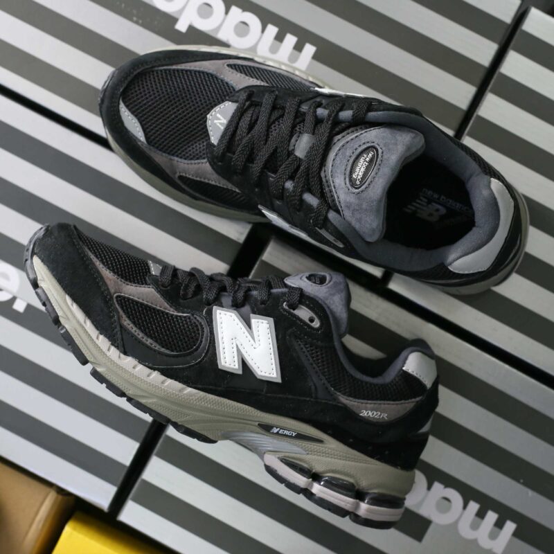 Giày New Balance 2002R ‘Black Dark’