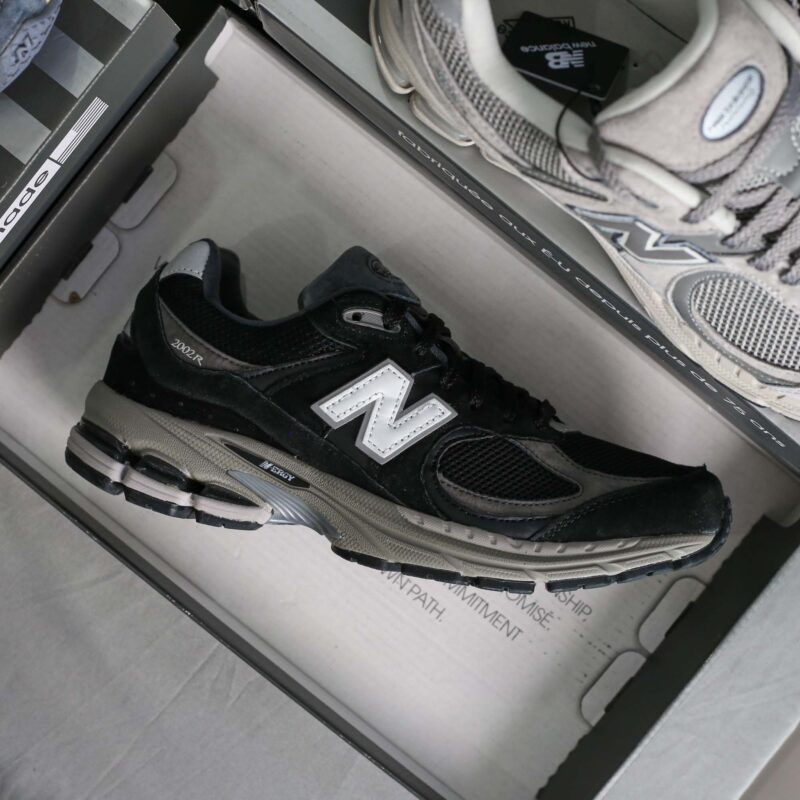 Giày New Balance 2002R ‘Black Dark’