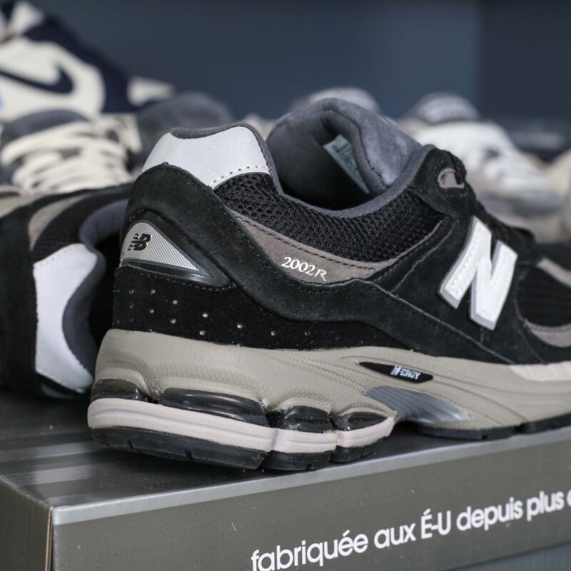 Giày New Balance 2002R ‘Black Dark’