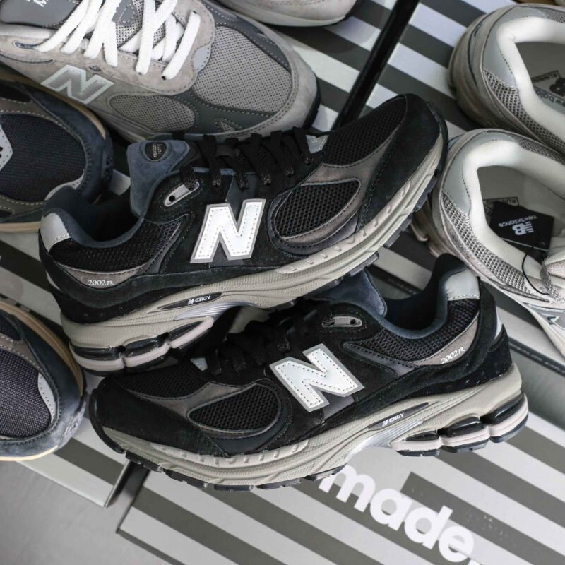 Giày New Balance 2002R ‘Black Dark’