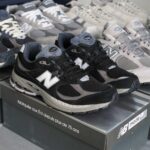 Giày New Balance 2002R ‘Black Dark’