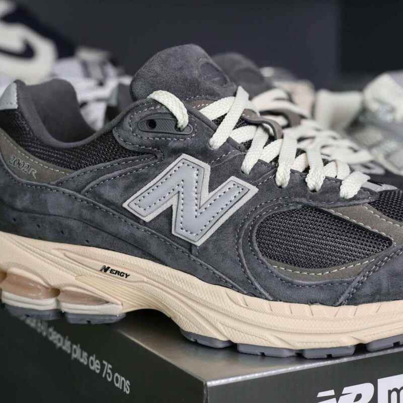 New Balance 2002R ‘Vintage Black’