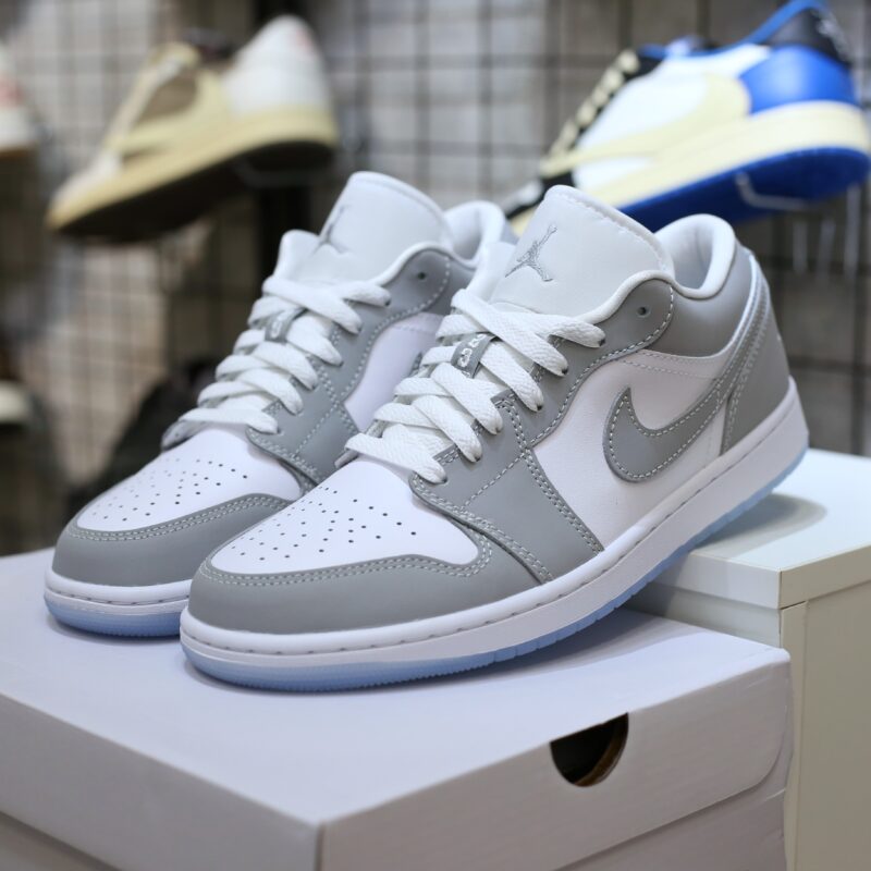 (BEST) Air Jordan 1 Low Wmns 'Wolf Grey'