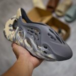 Giày adidas Yeezy Foam Runner ‘MXT Moon Grey’