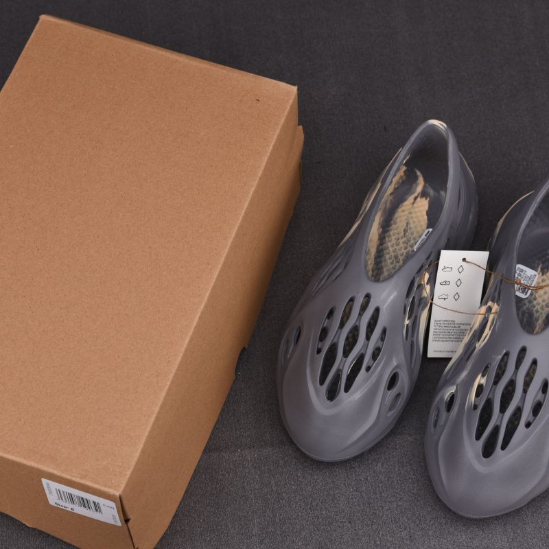 adidas Yeezy Foam RNNR MXT 'Moon Grey'