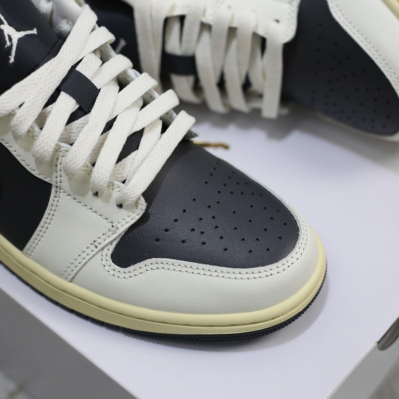 (BEST) Jordan 1 Low WMNS ‘JADE SMOKE’