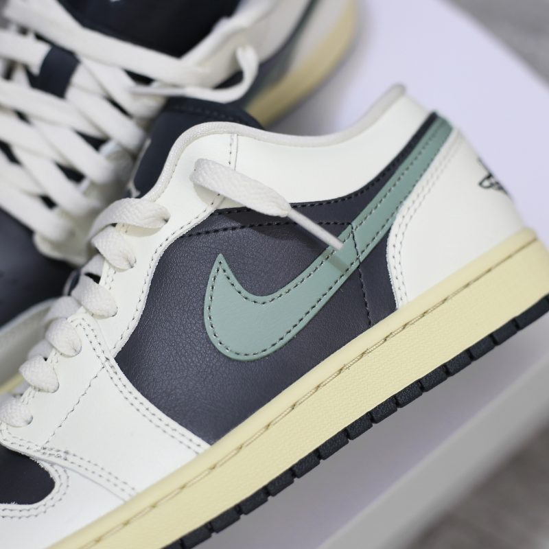 (BEST) Jordan 1 Low WMNS ‘JADE SMOKE’