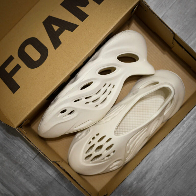 Giày Adidas Yeezy Foam Runner ‘Sand’ Like Auth