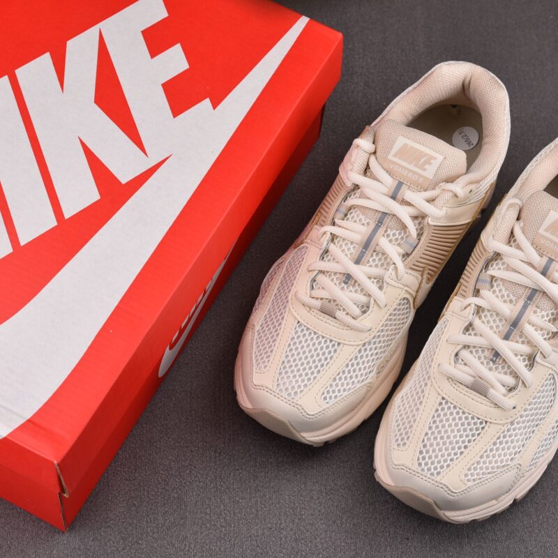 (BEST) Nike Zoom Vomero 5 WMNS 'SAIL LIGHT OREWOOD BROWN'