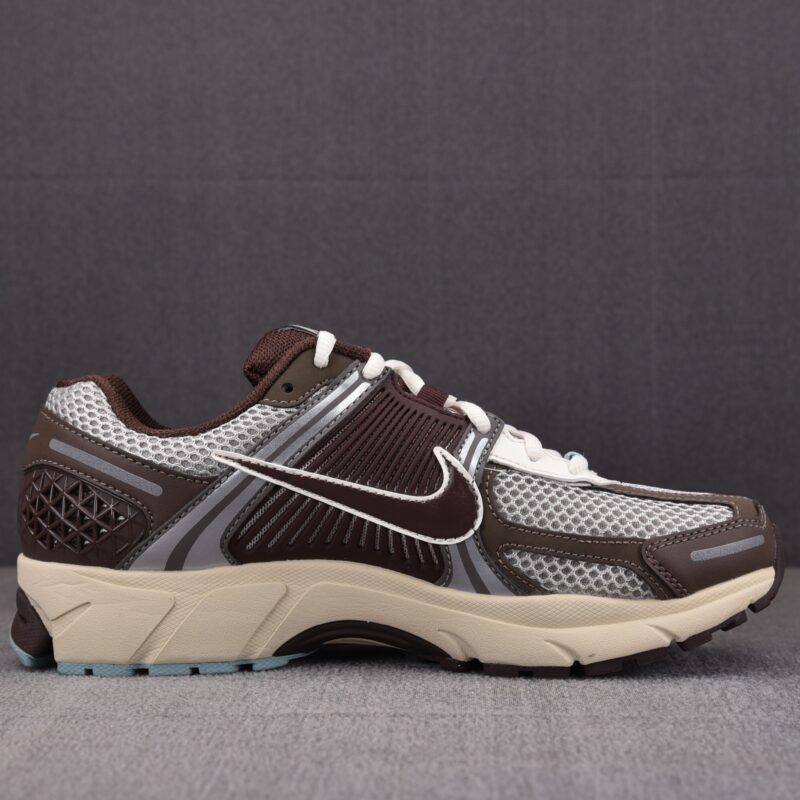 (BEST) Nike Zoom Vomero 5 WMNS 'EARTH FOSSIL'