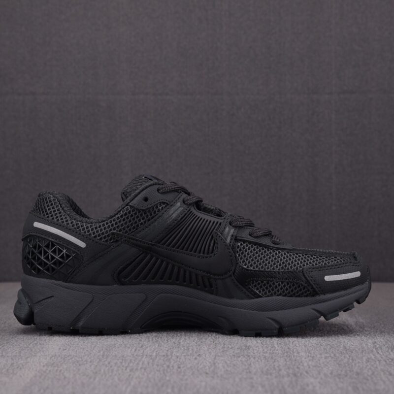 (BEST) Nike Zoom Vomero 5 WMNS 'TRIPLE BLACK'
