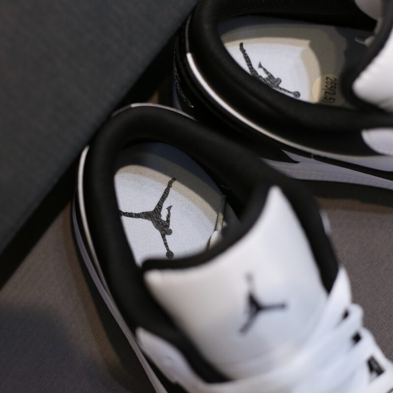 Air Jordan 1 Low Reverse Panda