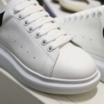 Giày Alexander Mcqueen gót Nhung Đen