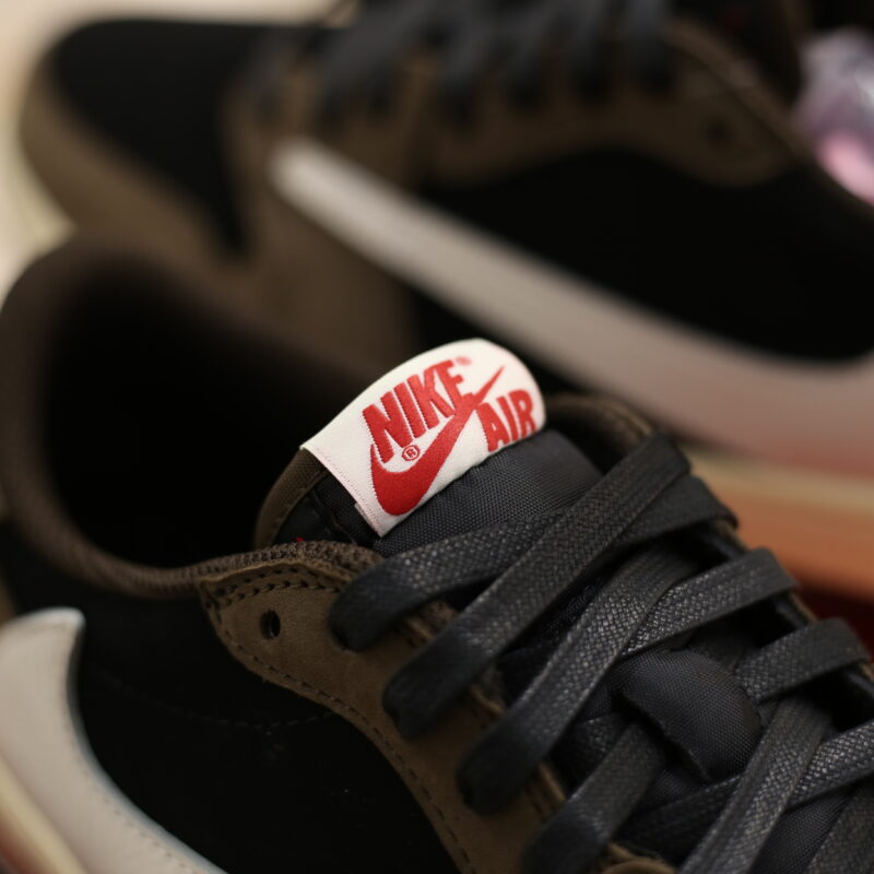Travis Scott x Air Jordan 1 Low OG SP 'Mocha'