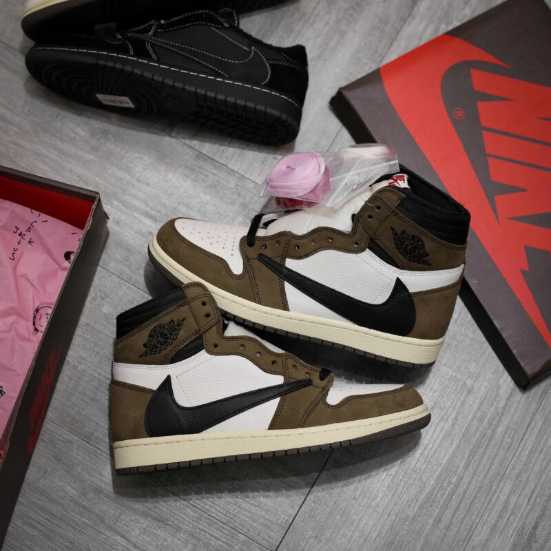 Giày Air Jordan 1 High x Travis Scott