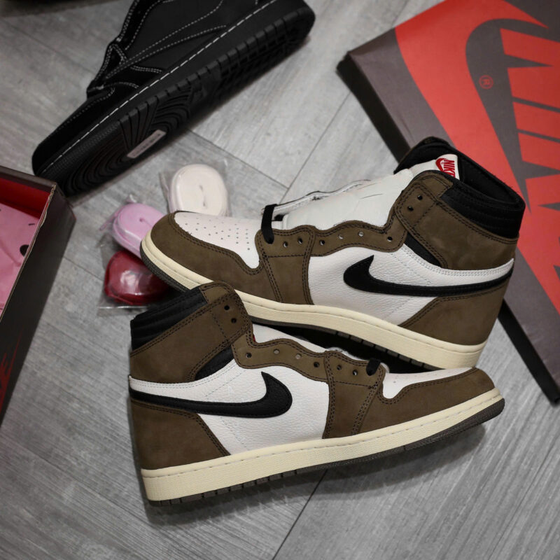 Giày Air Jordan 1 High x Travis Scott