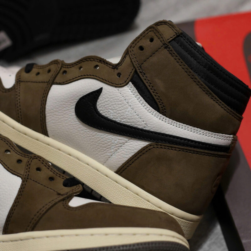 Giày Air Jordan 1 High x Travis Scott