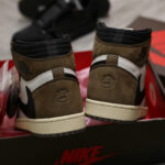 Giày Air Jordan 1 High x Travis Scott