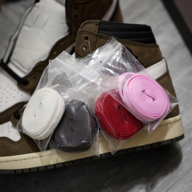 Giày Air Jordan 1 High x Travis Scott