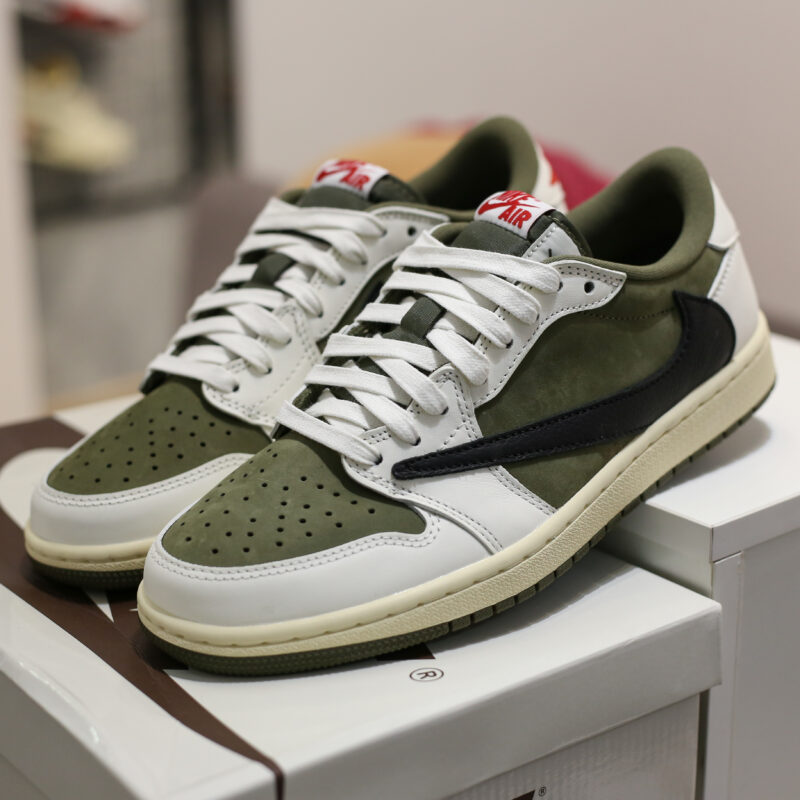 Travis Scott x Air Jordan 1 Low 'Medium Olive'
