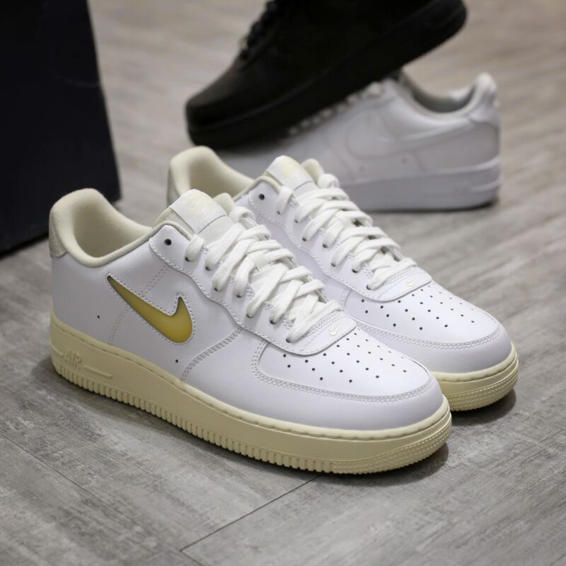 Giày Nike Air Force 1 '07 LX 'Pale Vanilla'