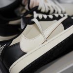 Jordan 1 Low Travis Scott 'Pale Vanilla'
