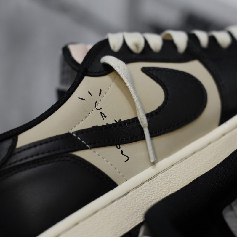 Jordan 1 Low Travis Scott 'Pale Vanilla'