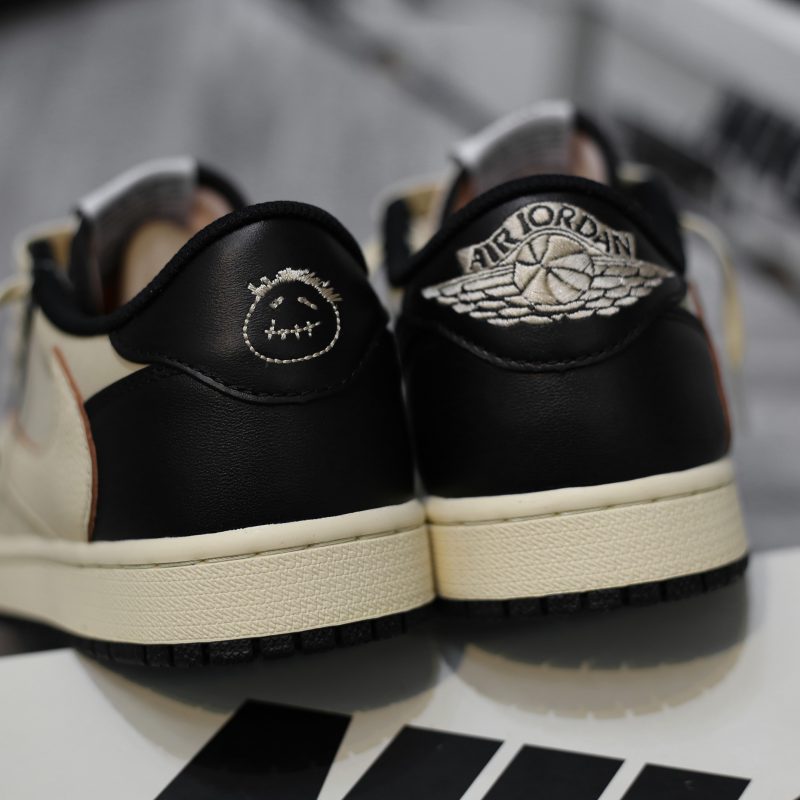 Jordan 1 Low Travis Scott 'Pale Vanilla'