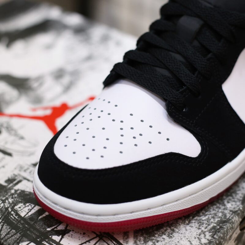 Air Jordan 1 Low SE ‘Black Toe 2025’
