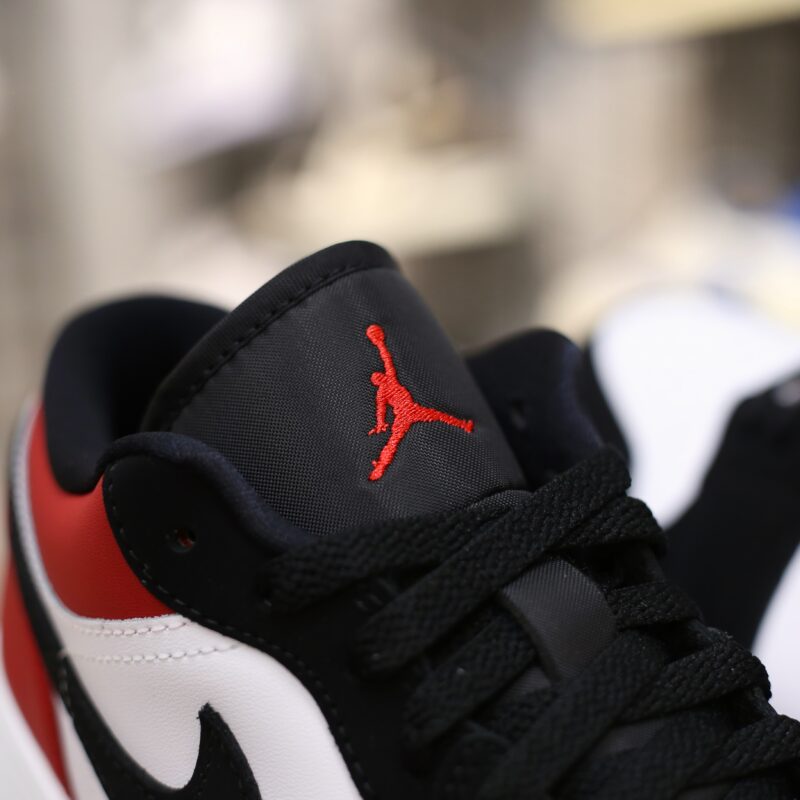 Air Jordan 1 Low SE ‘Black Toe 2025’