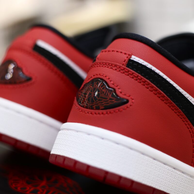 Air Jordan 1 Low SE ‘Black Toe 2025’