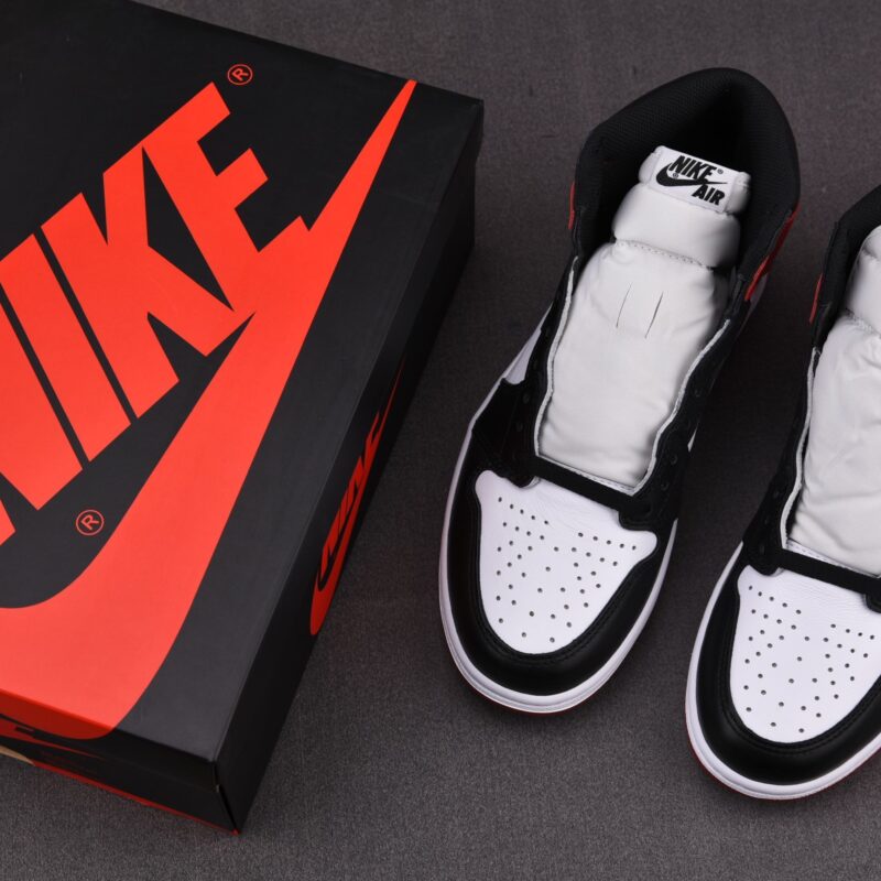(BEST) Air Jordan 1 Retro High OG ‘Black Toe'