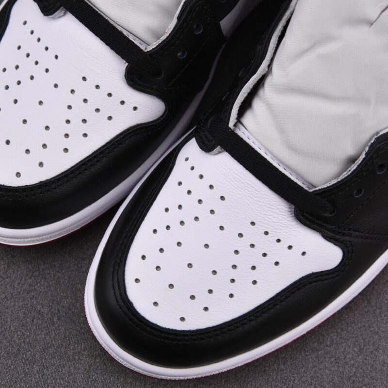 (BEST) Air Jordan 1 Retro High OG ‘Black Toe'